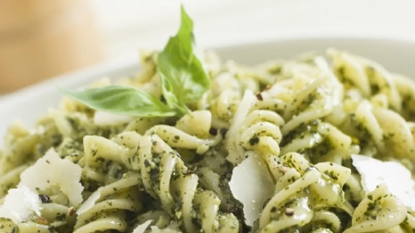 Pasta pesto sajttal recept