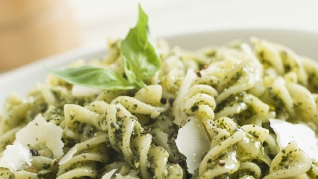 Pasta pesto sajttal recept