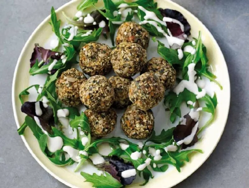 Koriander falafel tahinikrémmel 