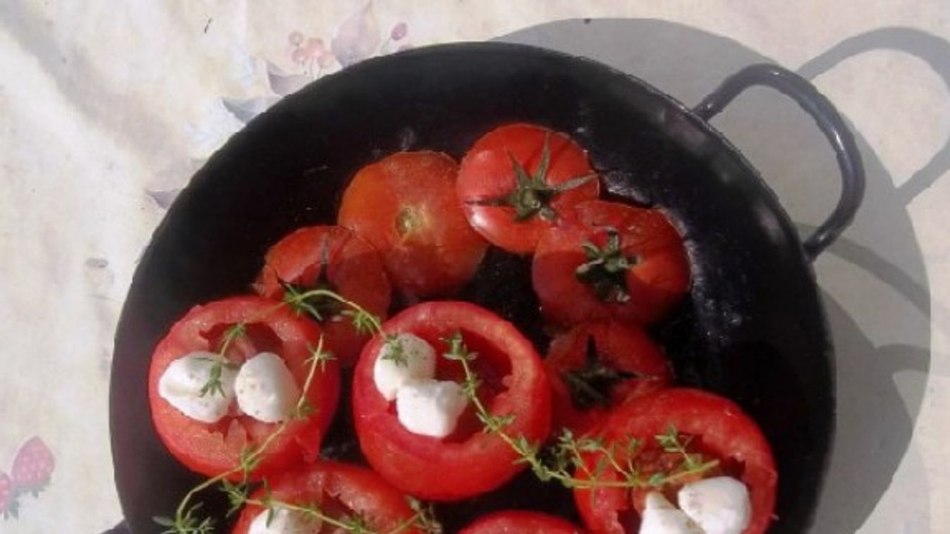 Kolbásszal és mozzarellával töltött paradicsom recept