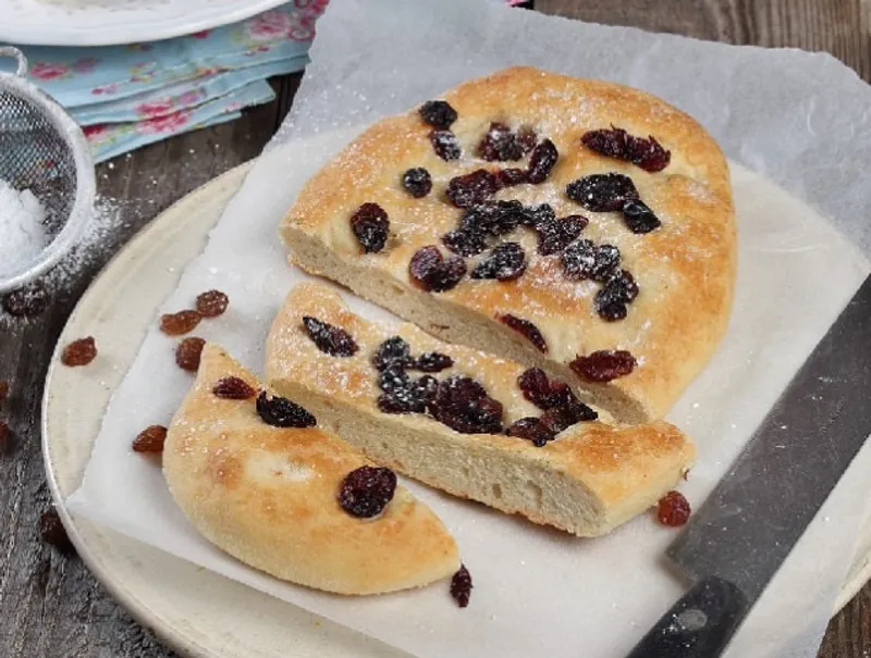 Aszalt gyümölcsös focaccia (tojásmentes)