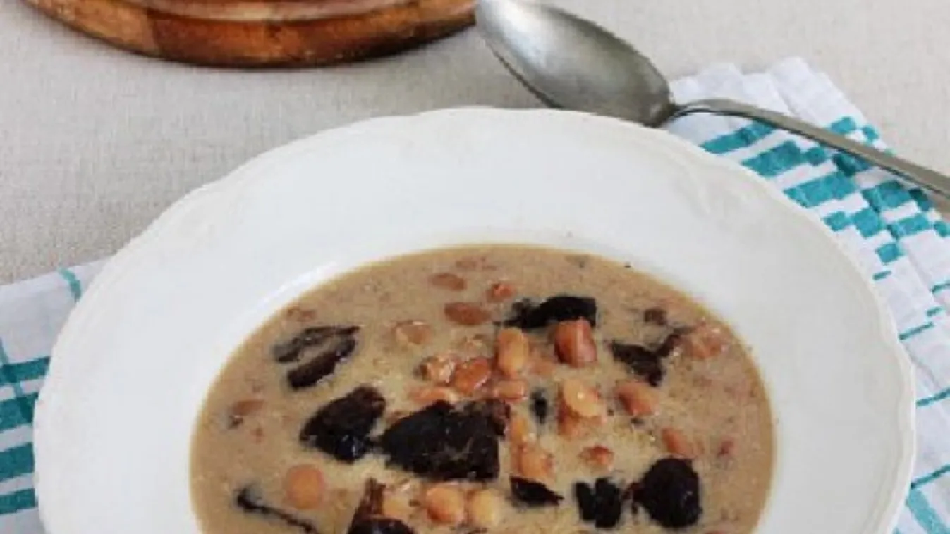 Aszalt szilvás-tejfölös szárazbableves