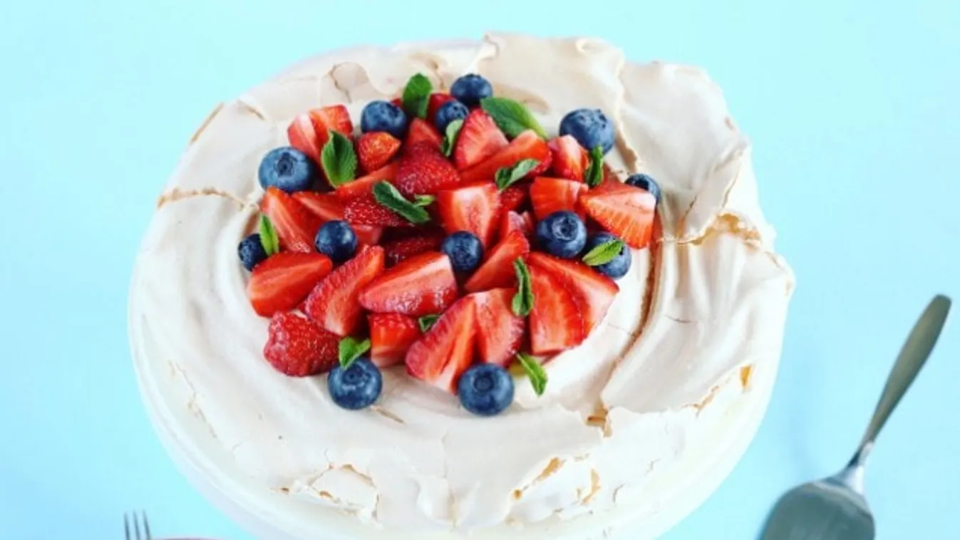 Pavlova torta gyümölcsökkel 