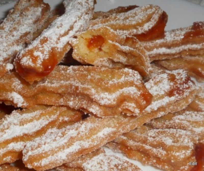 Lekvárral töltött tolófánk (churros)