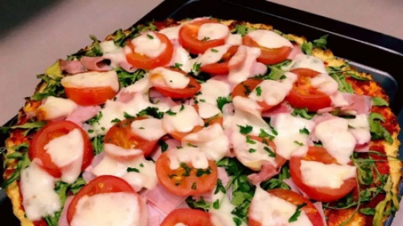 Sonkás-sajtos rukkolás karfiolpizza recept