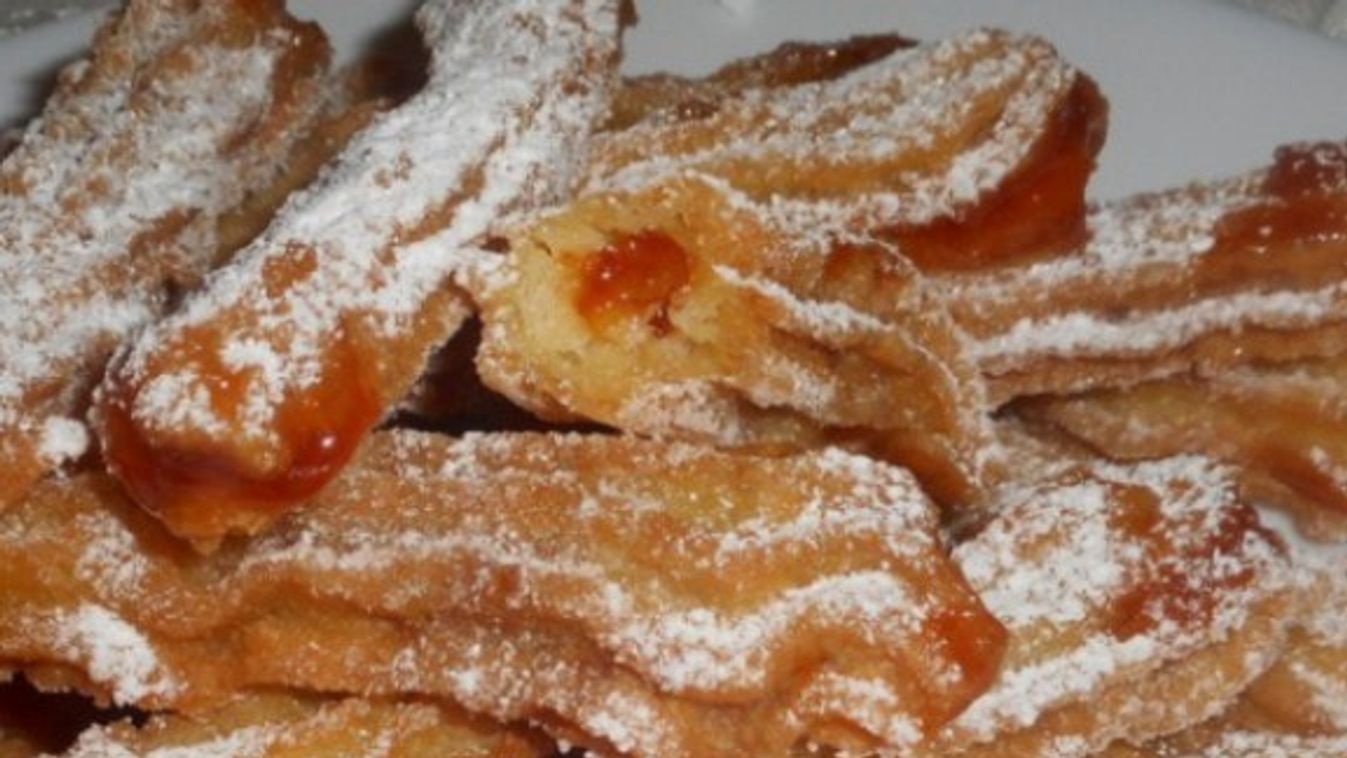 Lekvárral töltött tolófánk (churros) recept