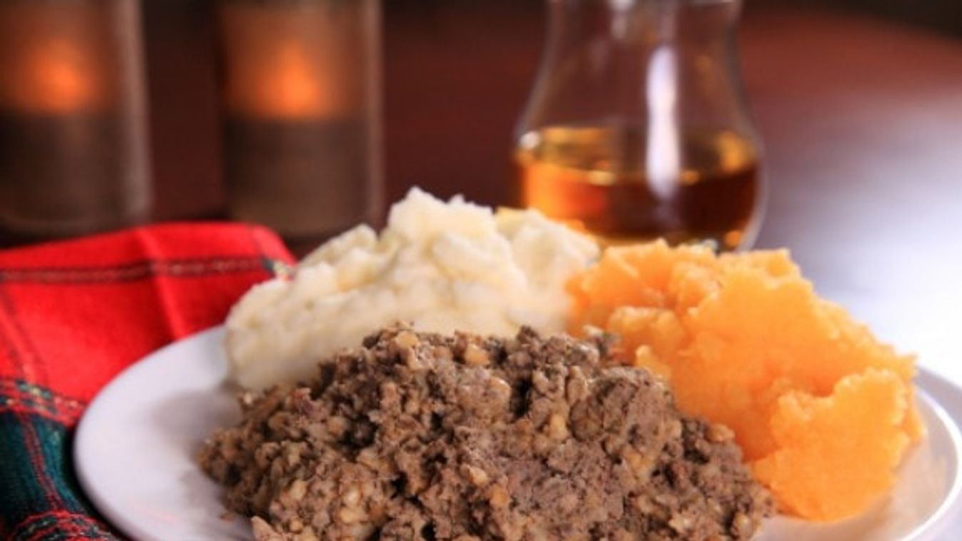 Csirkeleves, haggis és gyümölcskenyér: a Burns-vacsora menüsora, avagy a skót Petőfi születésnapjának ünnepi lakomája