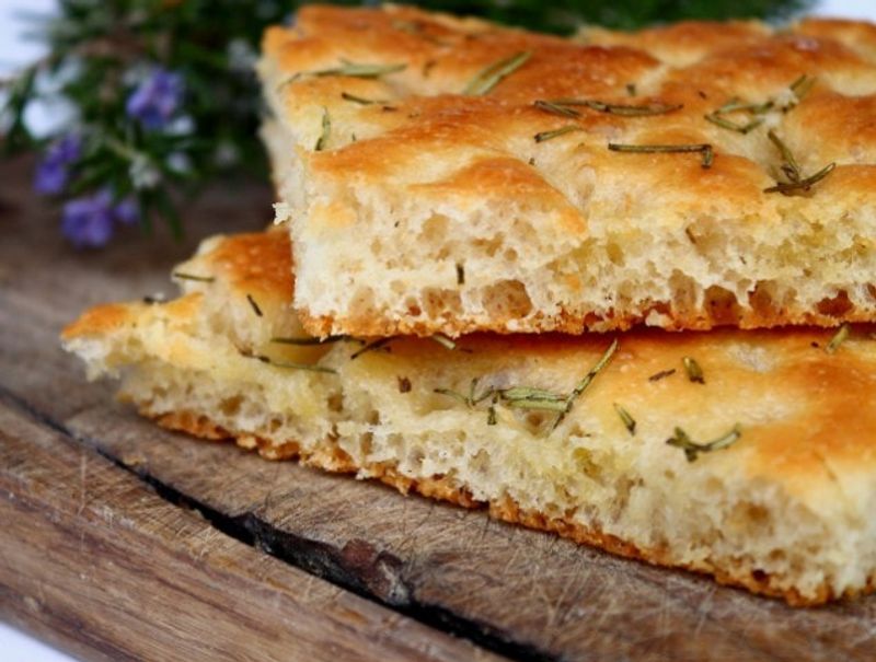 Rozmaringos lepénykenyér (focaccia)