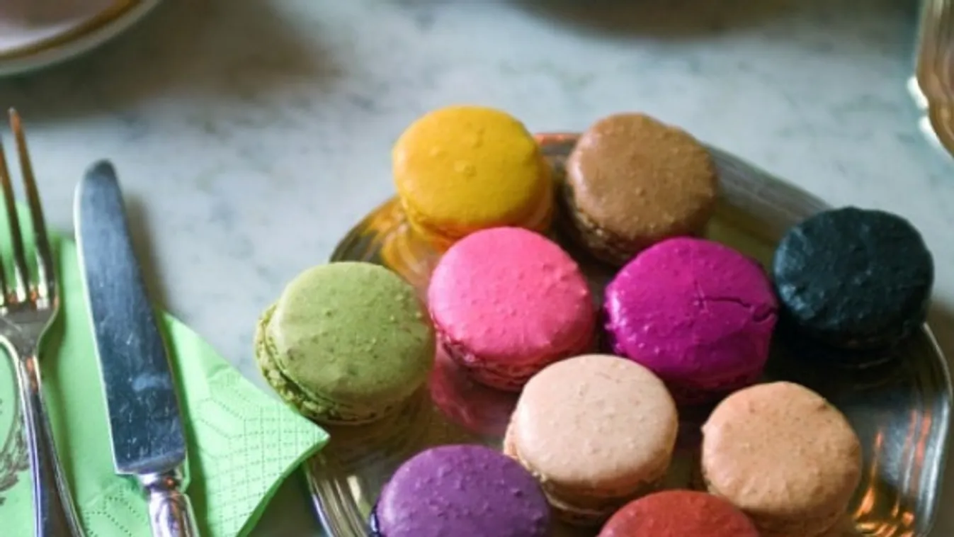 Parányi színes habcsókok, amikért rajon a világ: íme a macaron-sztori!