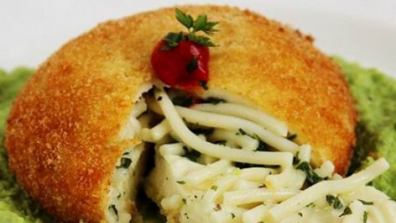 Petrezselymes tésztával töltött mozzarella zöldborsópürével recept