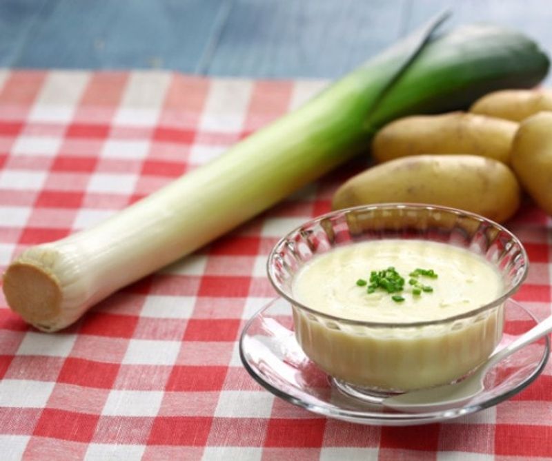 Hideg tejszínes póréhagymaleves (Vichyssoise)