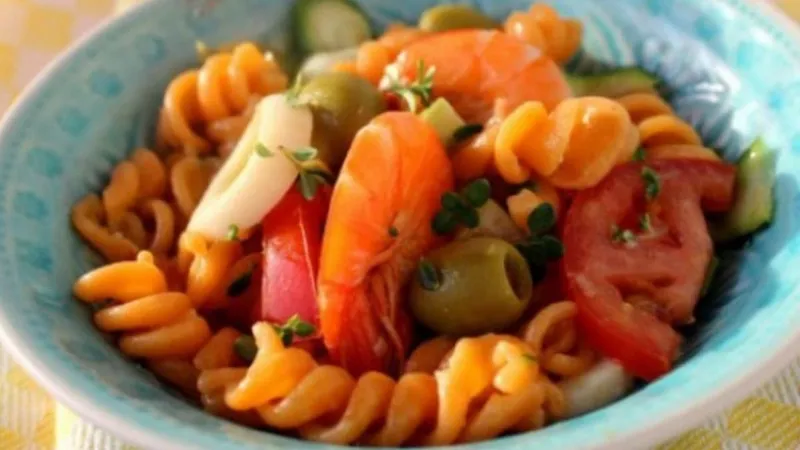 Gyors mediterrán tésztasaláta
