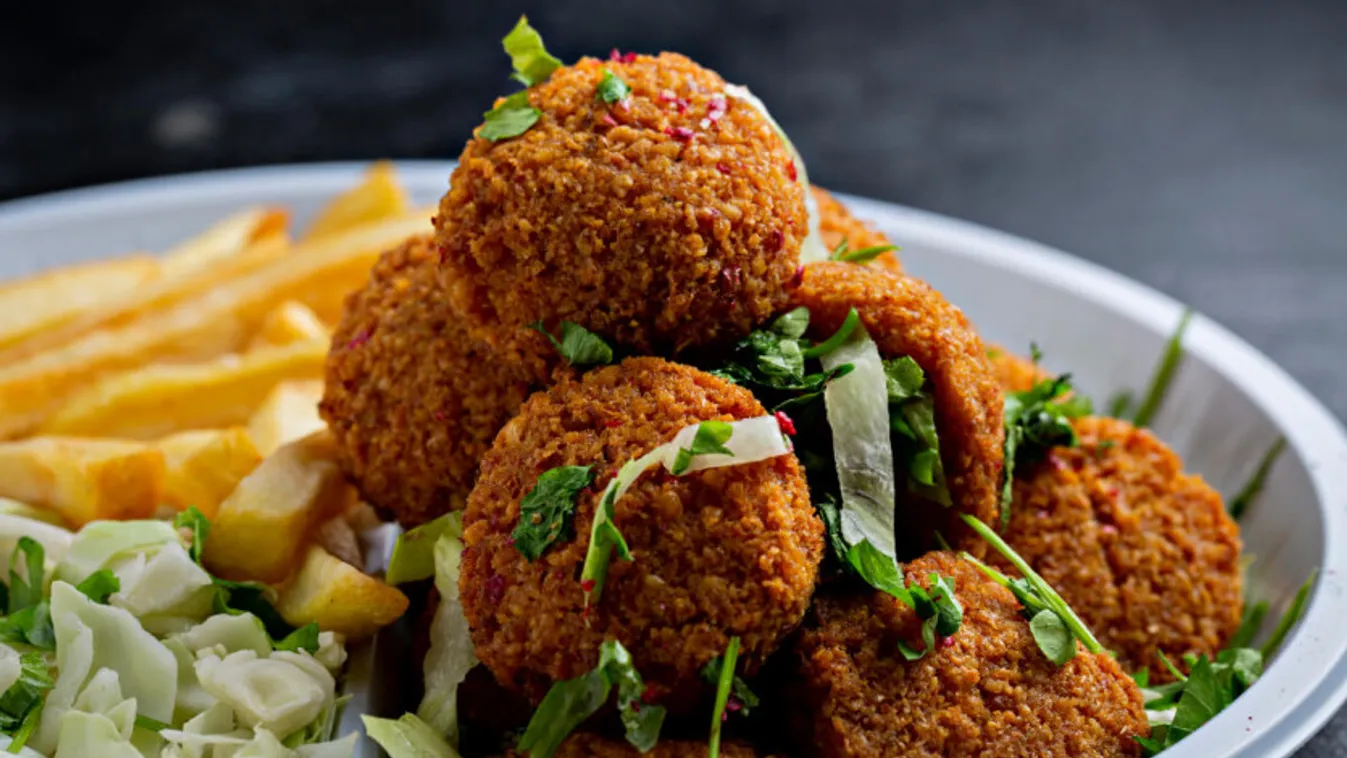 Falafel házilag: a kedvenc közel-keleti utcakajánk otthon is, egyszerűen!