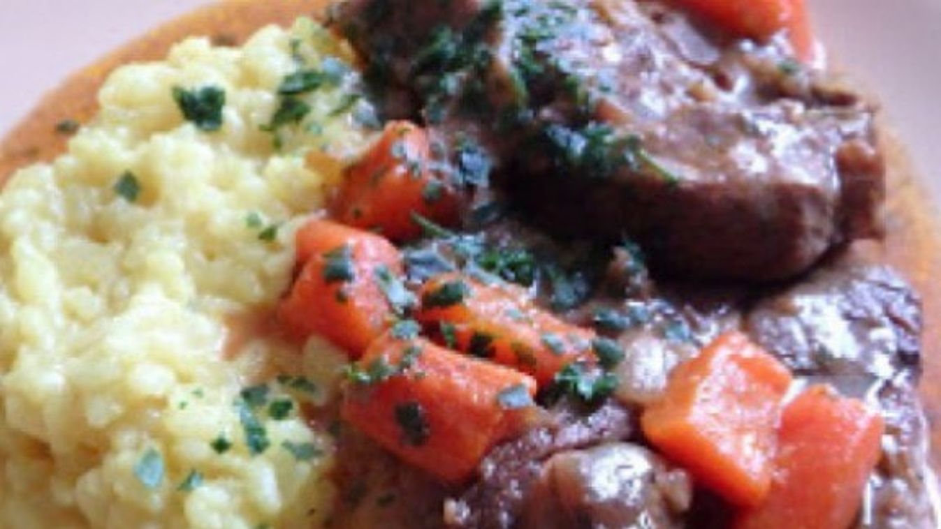 Ossobuco (toszkán csontos borjúlábszár zöldséges raguban)