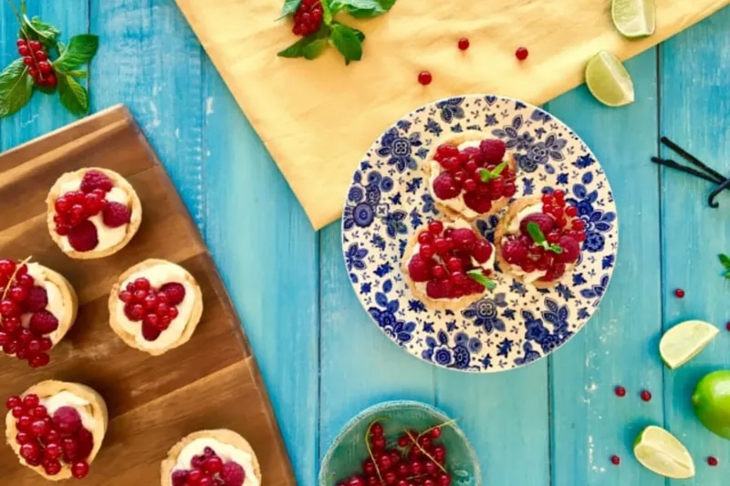 Bogyós gyümölcsös tartelette (mini pite)