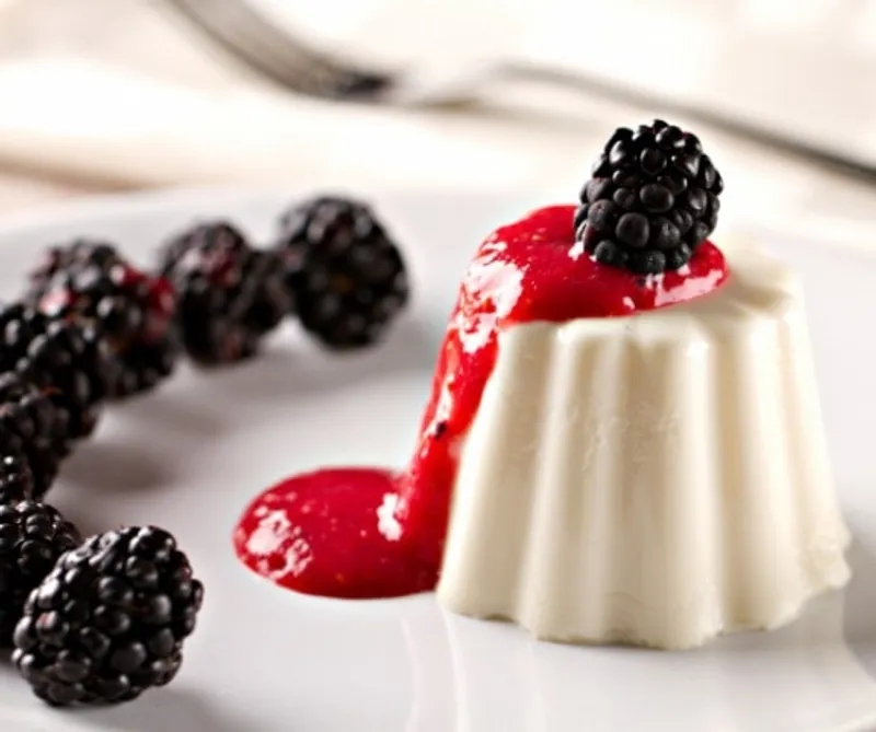 Panna cotta szederrel