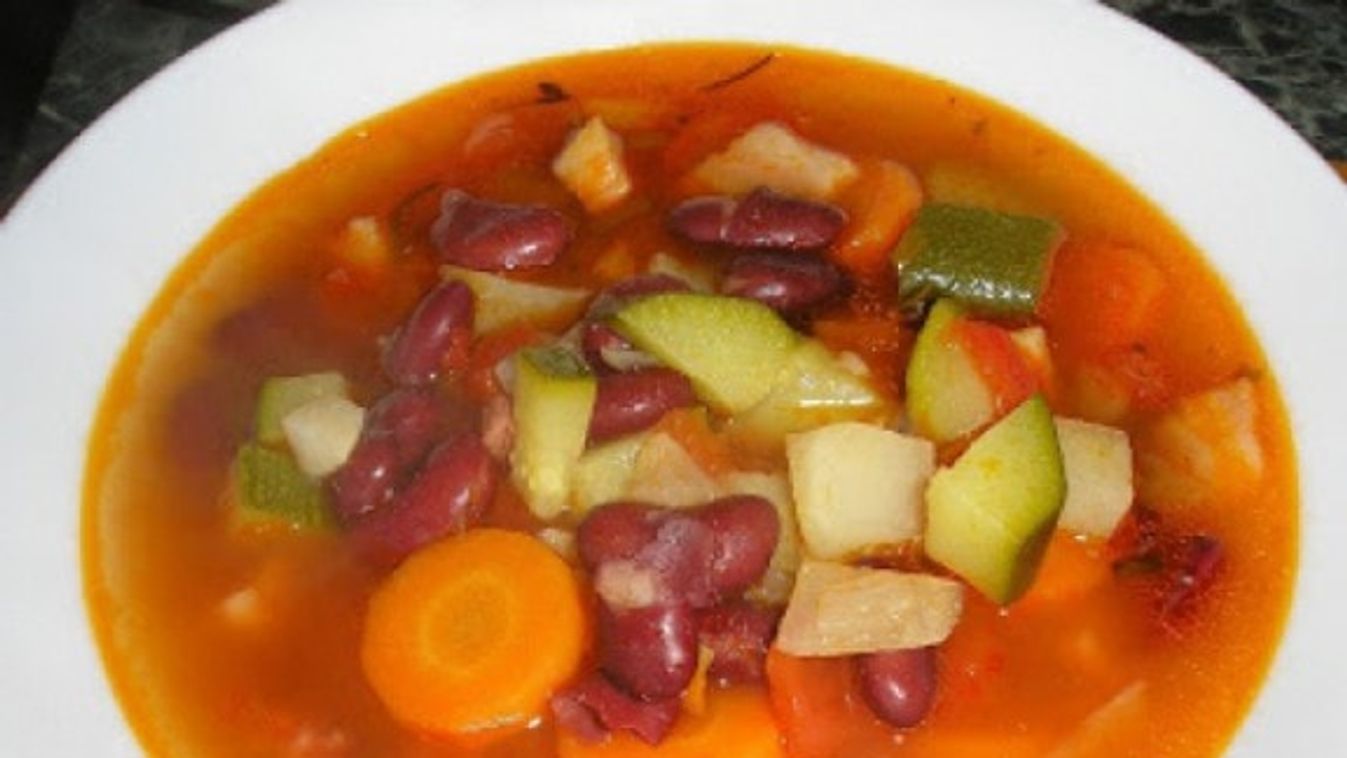 Minestrone leves sok zöldséggel recept