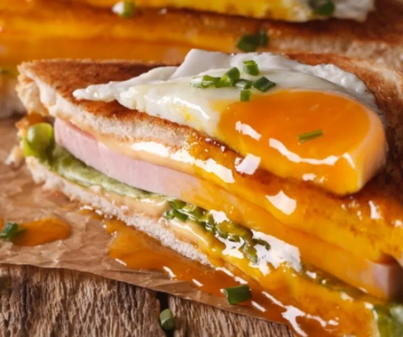 Croque Madame (francia melegszendvics tojással)