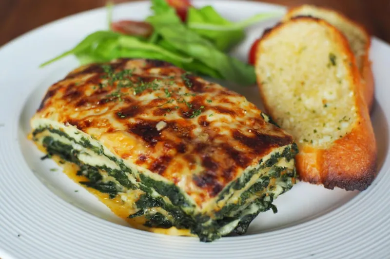 Spenótos zöldfűszeres lasagne