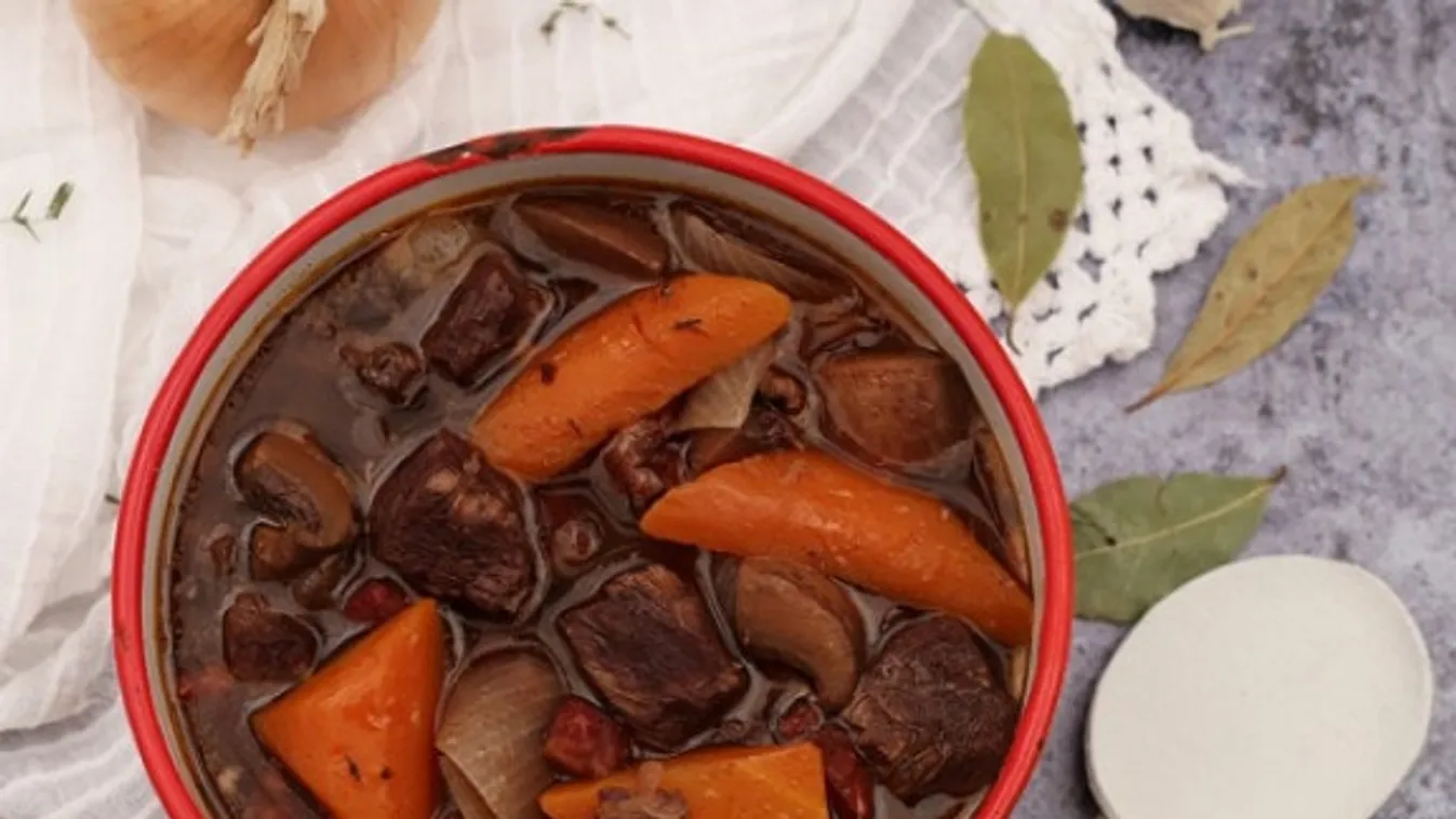 Így lesz igazán omlós a burgundi marharagu - slow cookeres recept