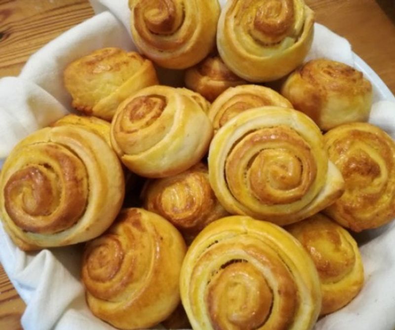 Juhtúrós tekercsek muffinformában sütve