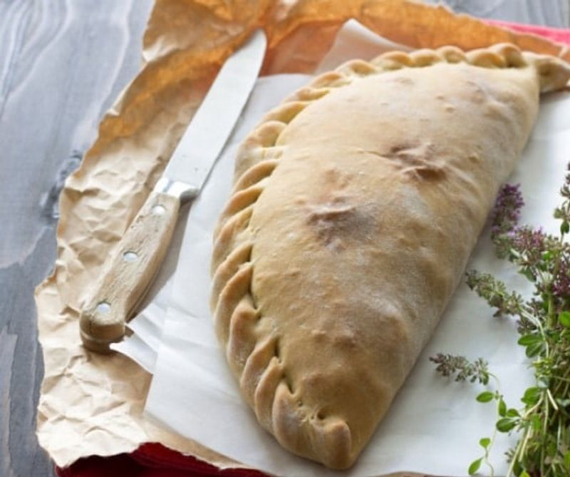 Sonkás-gombás calzone 