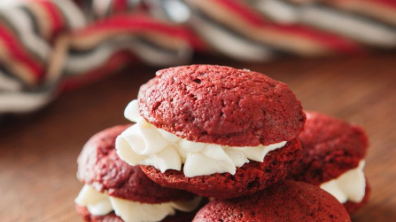 Red velvet whoopie pie