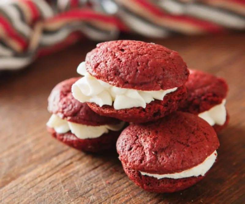 Red velvet whoopie pie