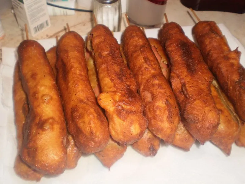 Bundás virsli (corn dog)