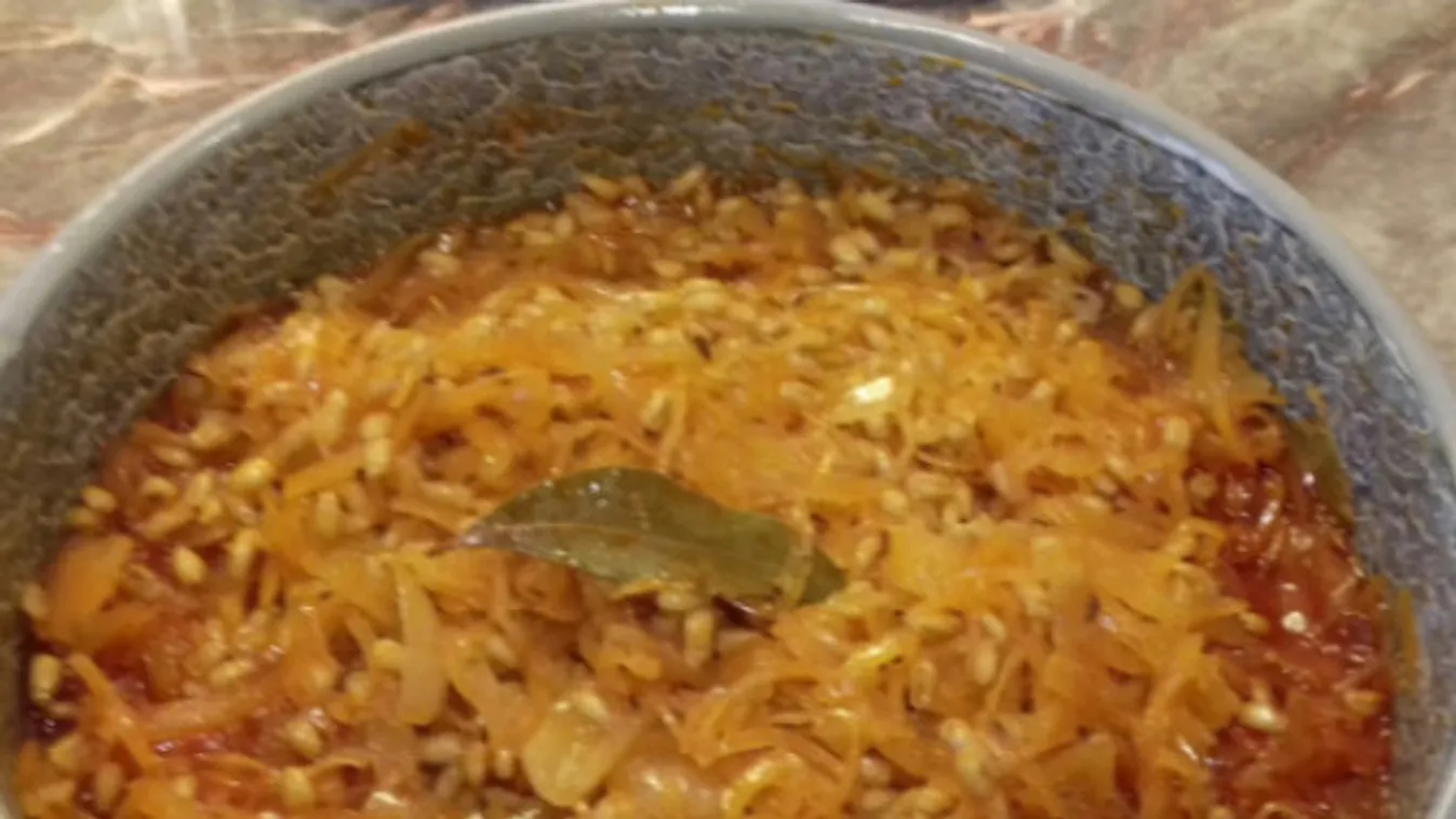 Csomboros kakukkfüves  székelykáposzta gerslivel