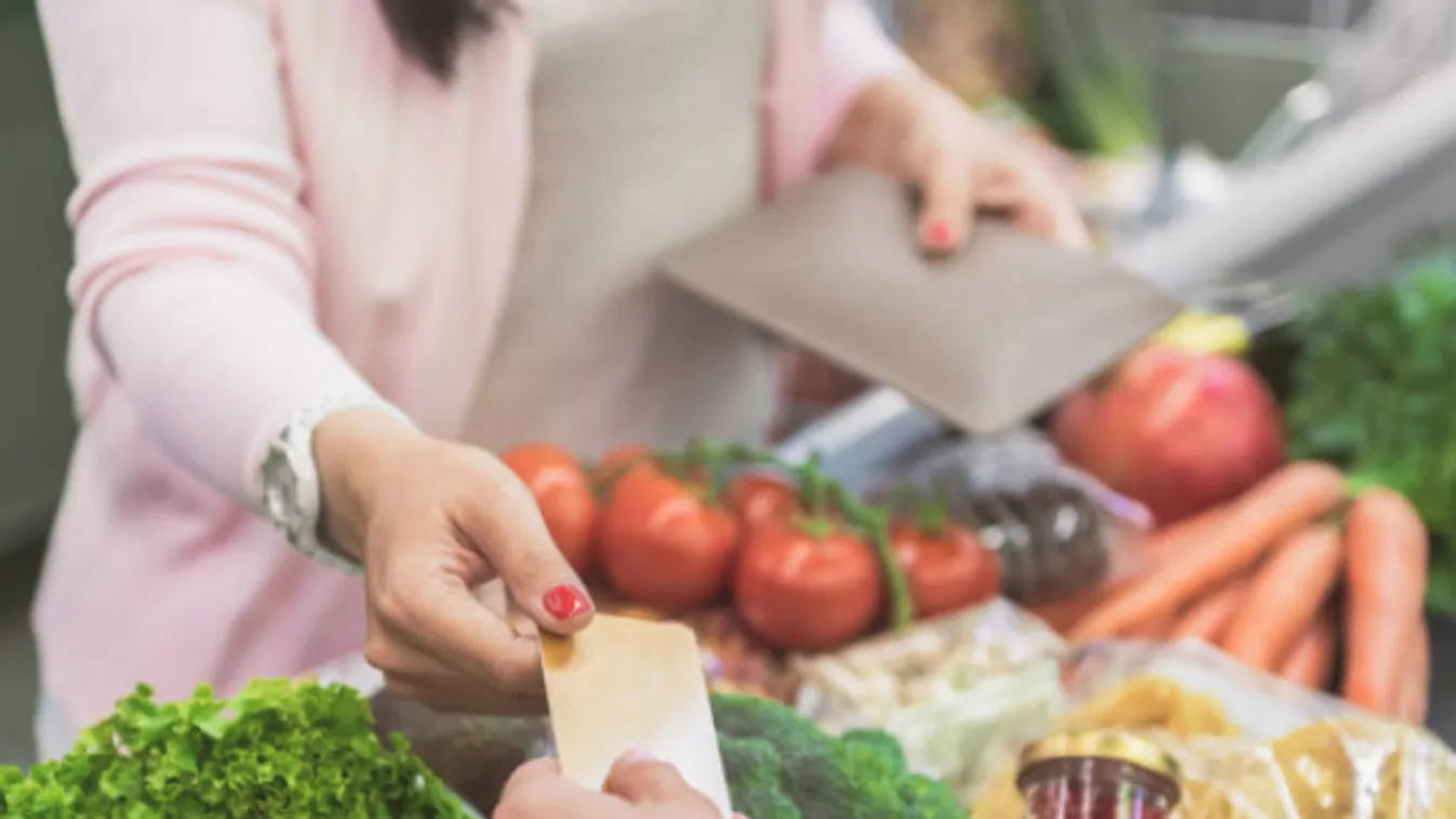 Óriási béremelés! 317 ezer forintot is kereshet egy eladó a Lidlben