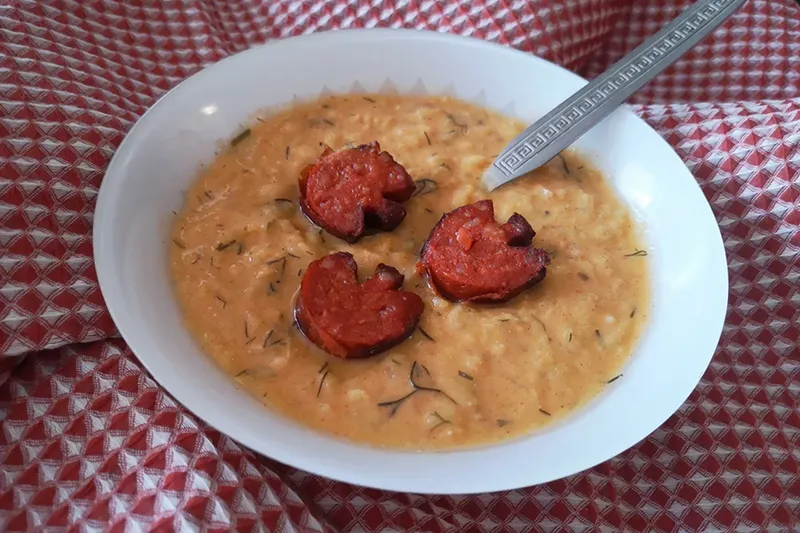 Tökfőzelék sült debrecenivel