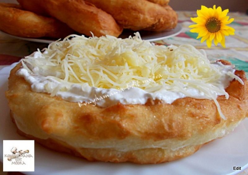 Duplán sajtos joghurtos lángos