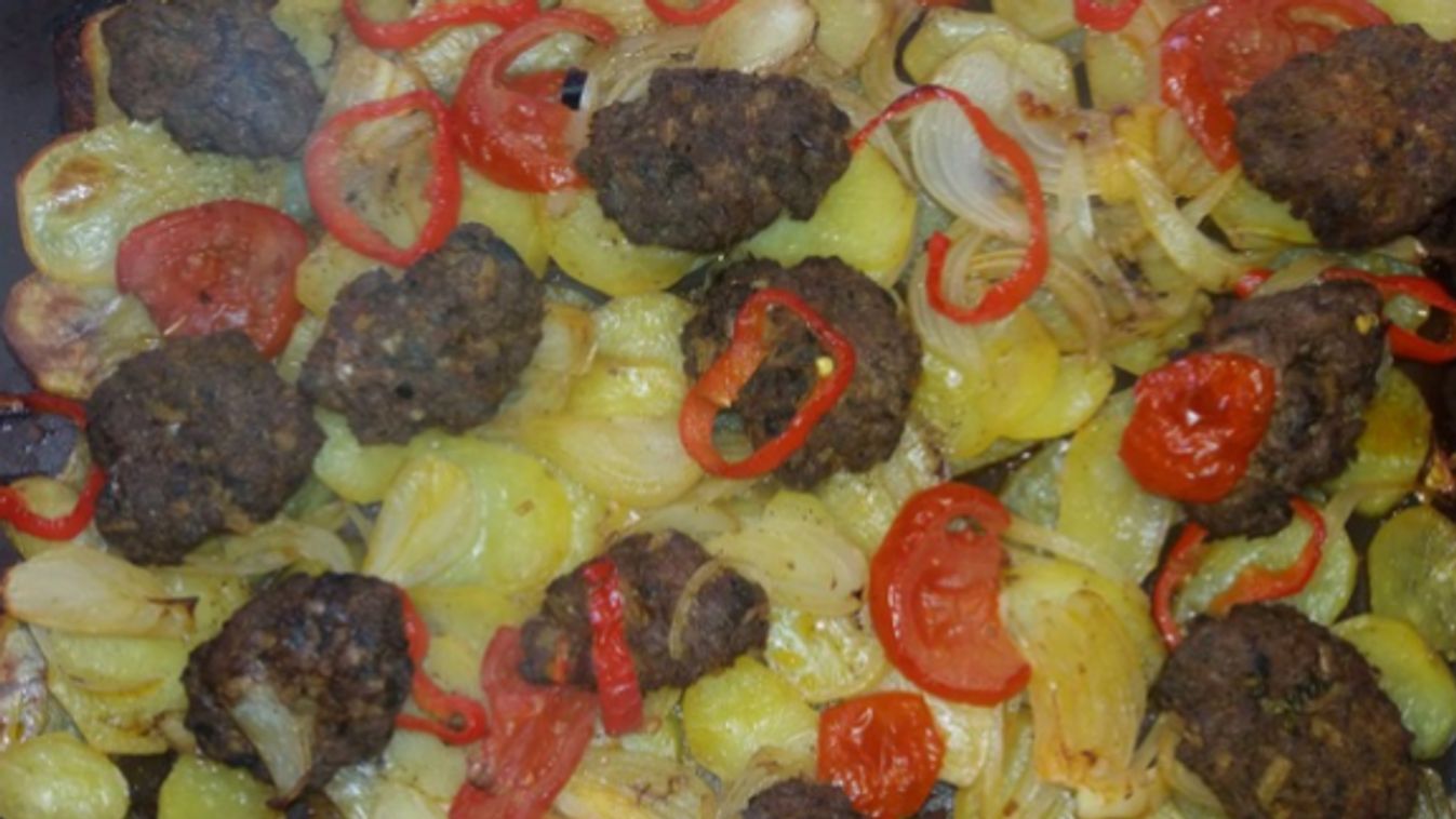 Marokkói fasírt (Kefta) sütőben zöldségágyon recept