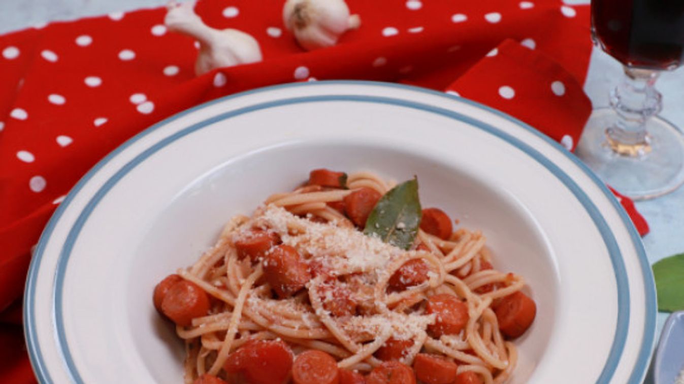 Gyorsan könnyűt: pikáns kolbászos spagetti