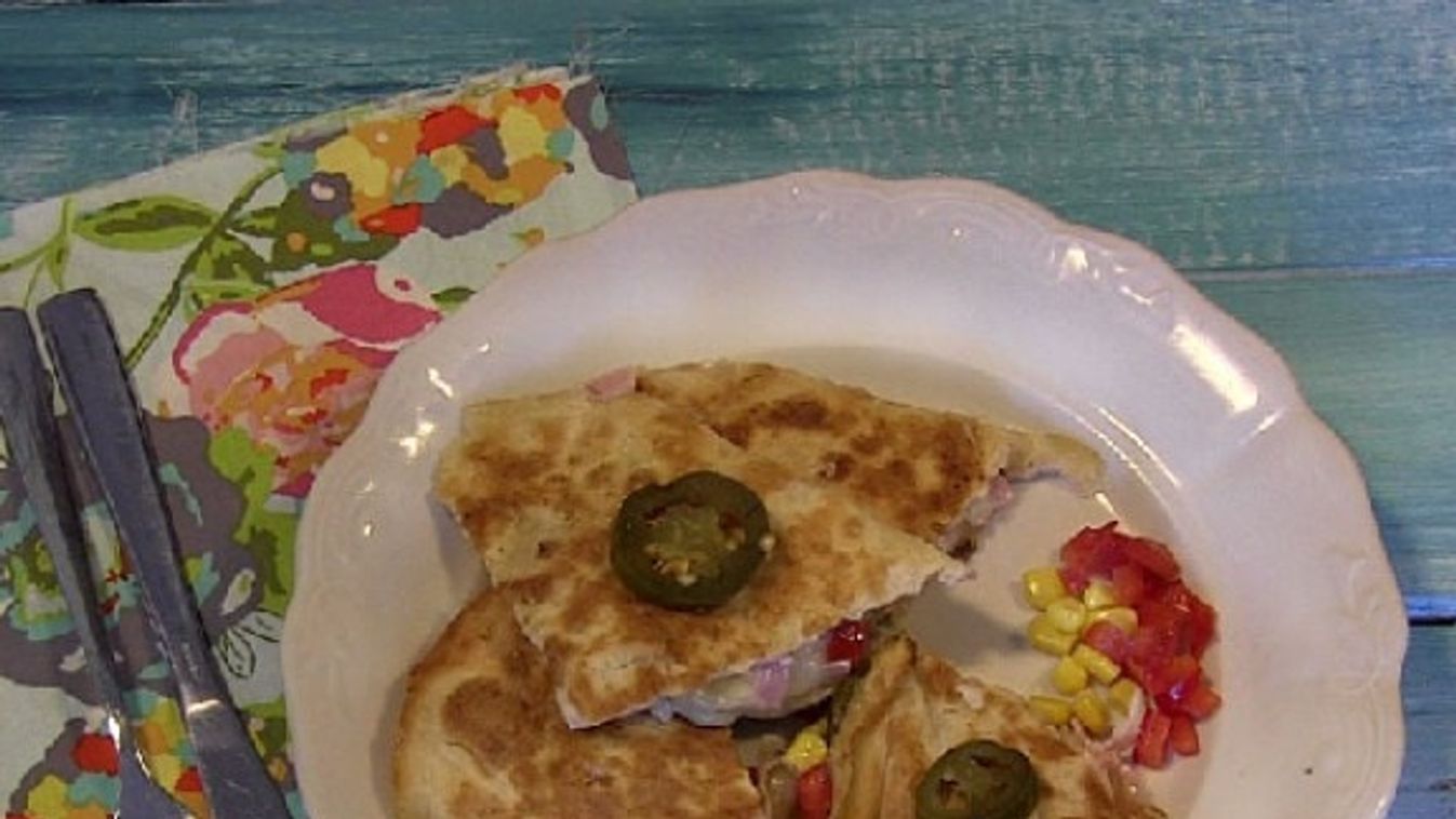 Tejfölös-sonkás quesadilla recept