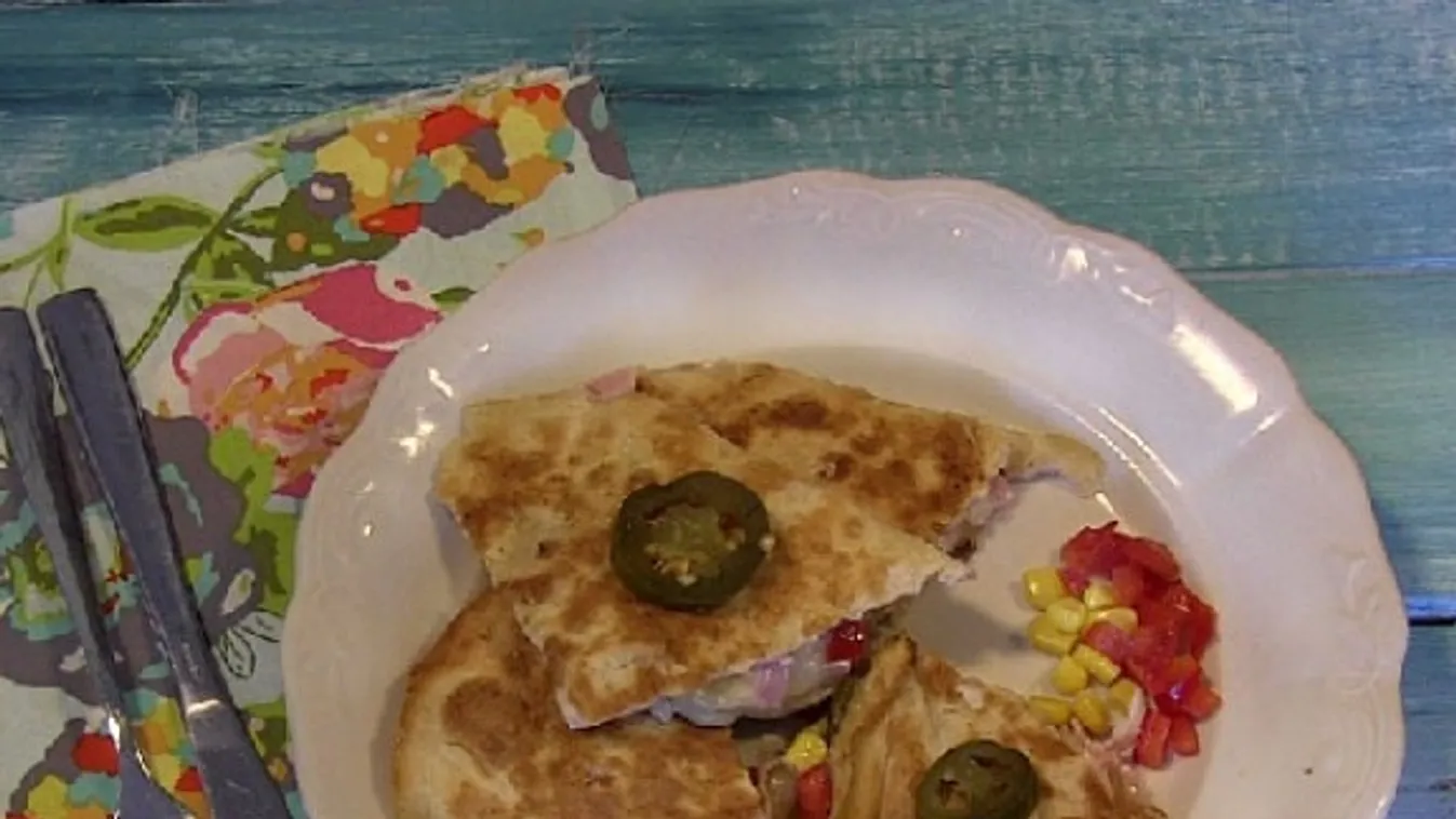 Tejfölös-sonkás quesadilla recept