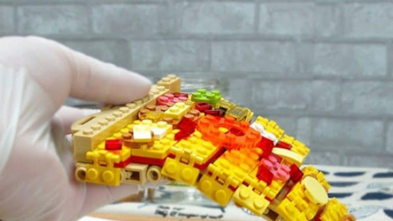 Úgy sütik meg ezt a Lego-pizzát, hogy még a nyálunk is kicsordul