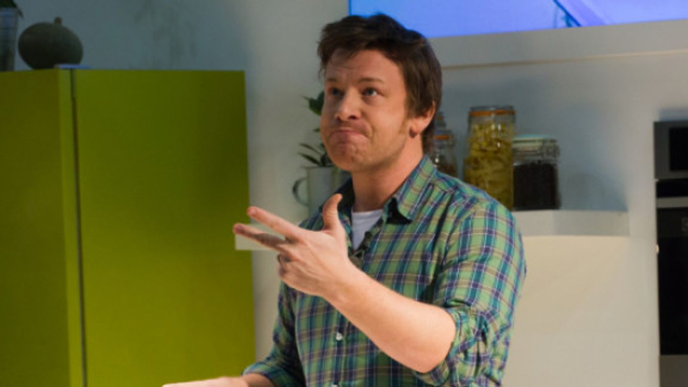 Jamie Oliver milliárdokkal tartozik