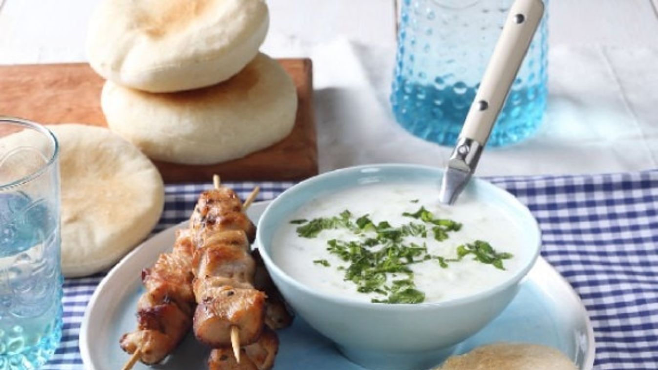 Csirkekebab pitával és tzatzikivel recept