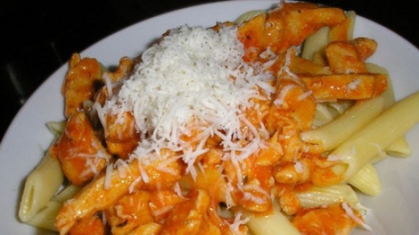 Penne all arrabbiata pirított csirkével recept