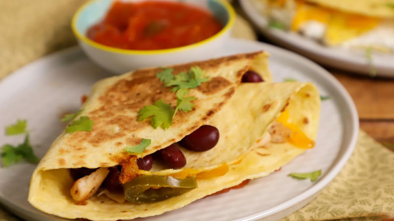 Csirkés-babos tortillaszendvics recept