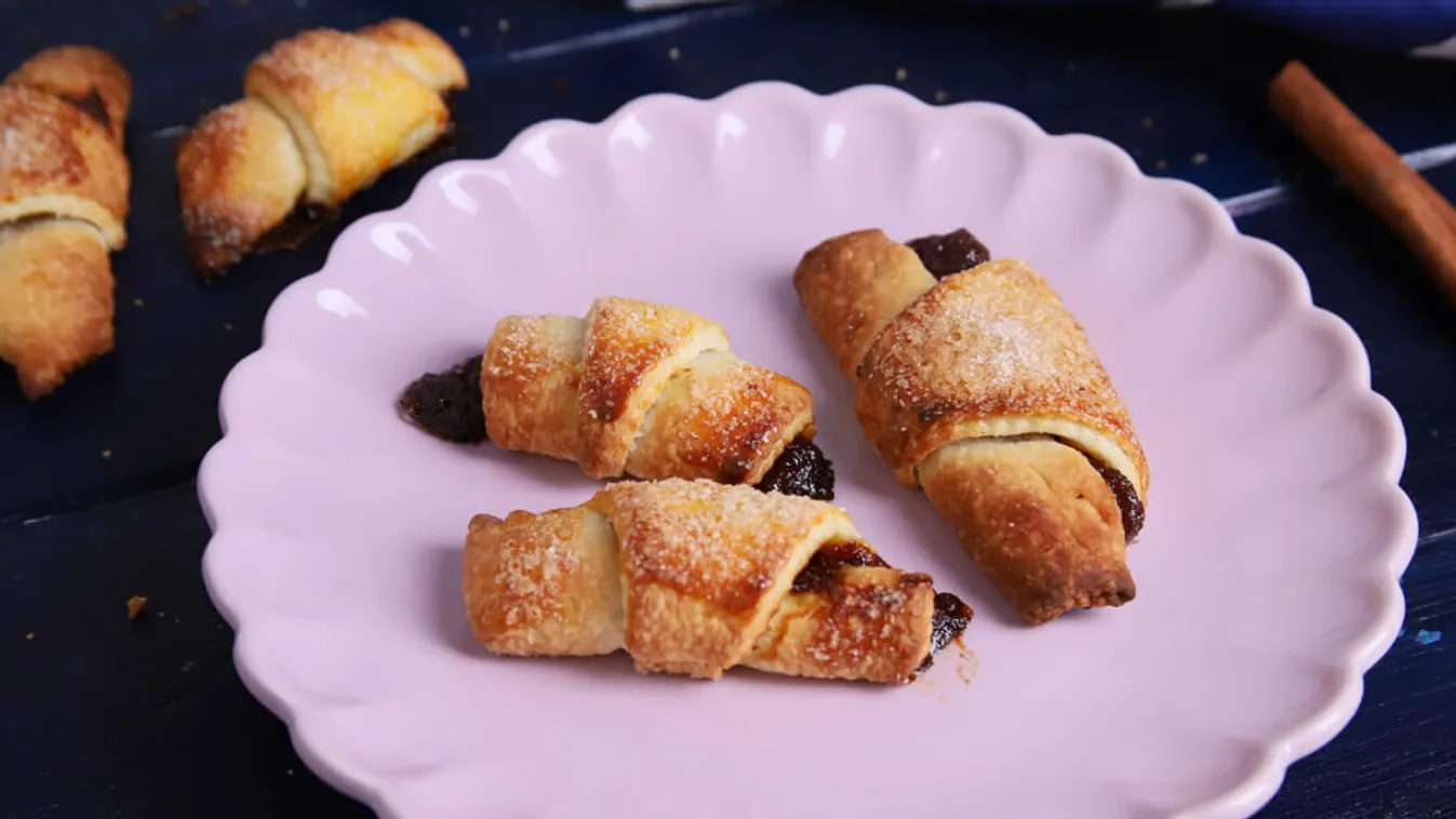 Baracklekváros-fahéjas rugelach  recept