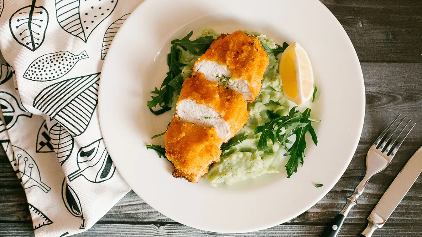 Zöldfűszeres sajtkrémmel töltött csirkemell recept