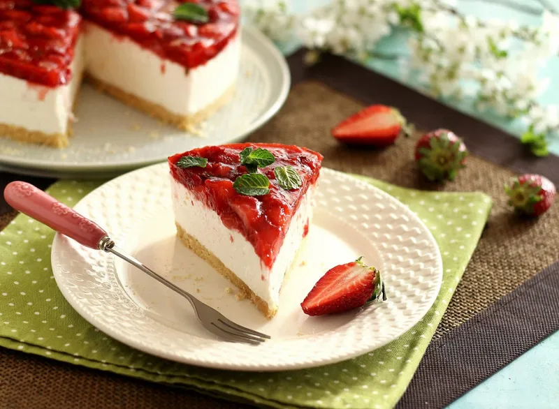 Ricottatorta mentás eperzselével