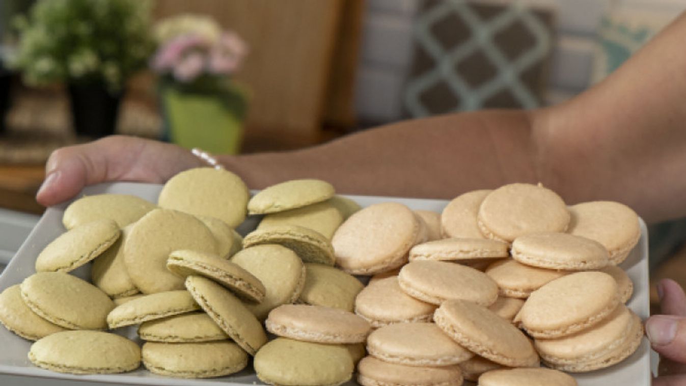 Sütisuli: így készül a kívül roppanós, belül krémes macaron, a francia aprósütemény