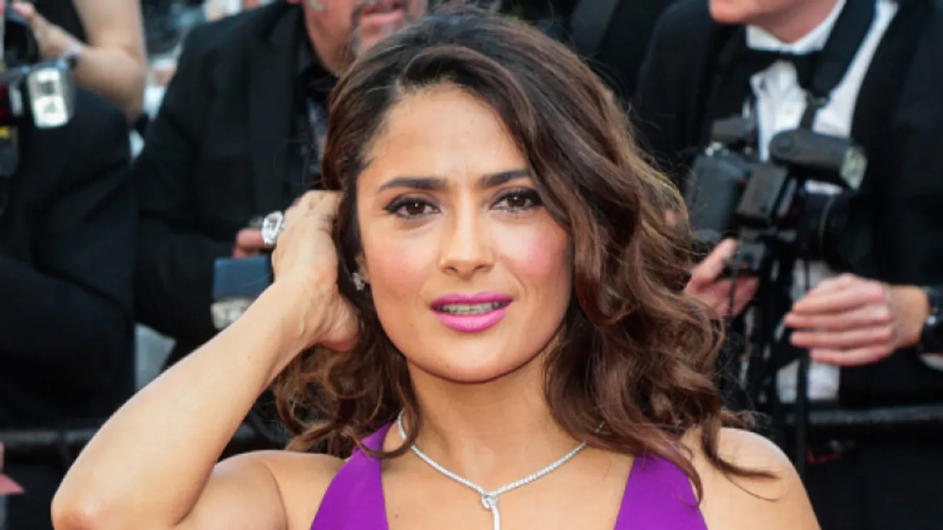 Ilyen gyönyörű az 55 éves Salma Hayek bikiniben