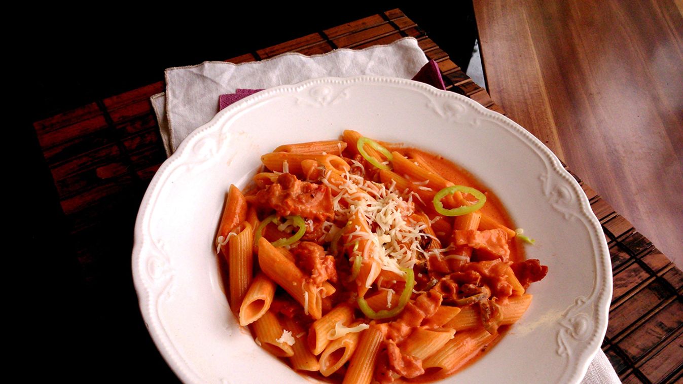 Paradicsomos penne csípősen recept