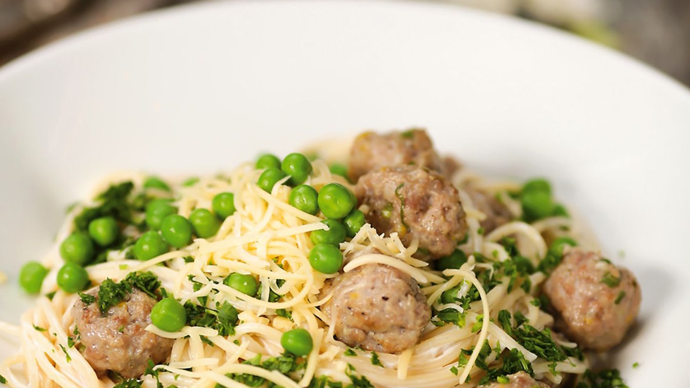 Spagetti húsgolyóval, tejszínes mártásban recept