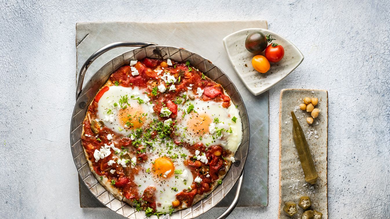 Csicseriborsós shakshuka okrával recept